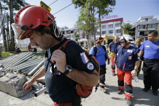 Σβήνουν οι ελπίδες για τους 1.000 αγνοούμενους στην Ινδονησία