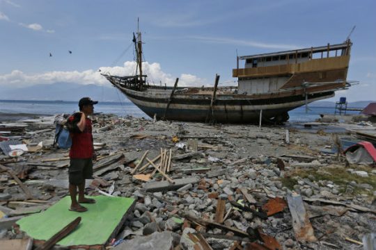 Μονοήμερη παράταση ερευνών για τους αγνοούμενους στην Ινδονησία