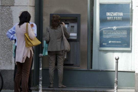 Ιταλία: προειδοποιεί ο Fitch, αισιοδοξεί ο ESM