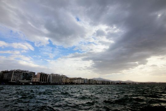Αλλάζει ο καιρός με συννεφιά και βροχές