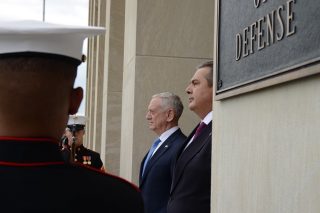 Εριξε το γάντι στον πρωθυπουργό