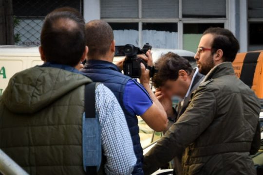 Απολογούνται ο «φακελάκιας» και οι δύο φροντιστηριάρχες