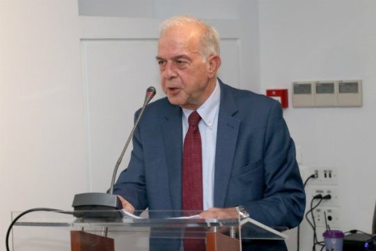 Β. Λαμπρινός: «Κομματική στήριξη δεν σημαίνει υποτέλεια»