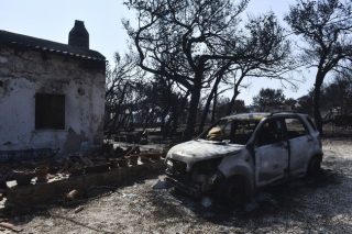 Αγώνας δρόμου για την ανοικοδόμηση στο Μάτι