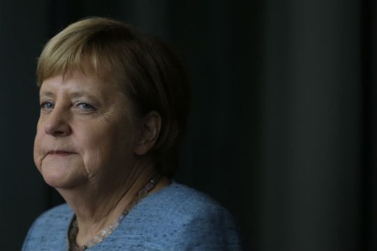 Καθησυχάζει η Μέρκελ για τη διεθνή παρουσία της