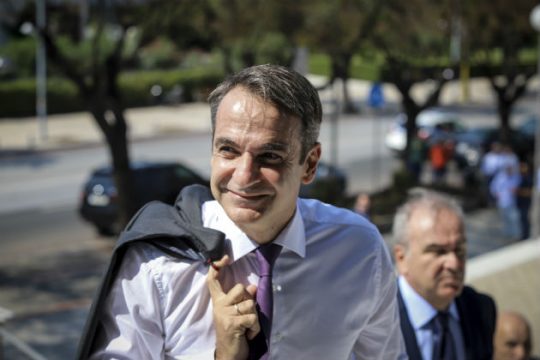 Αλλος για το χρίσμα;