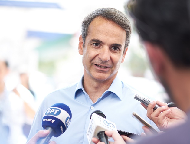 Πυρά στην κυβέρνηση, κουβέντα για Σαμαρά, Άδωνι