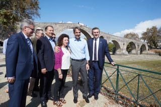 Μαραθώνιος Μητσοτάκη σε Αρτα και Πρέβεζα