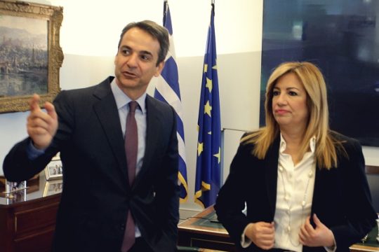 Η Ν.Δ. κερνάει, το ΚΙΝ.ΑΛΛ. γιατί πίνει;