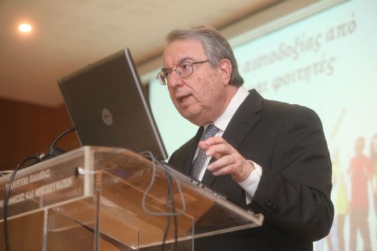 Κλείσιμο των πανεπιστημίων ζητάει ο Μπαμπινιώτης