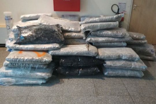 Τρεις συλλήψεις στην Πάτρα για «μαμούθ» ποσότητα κάνναβης