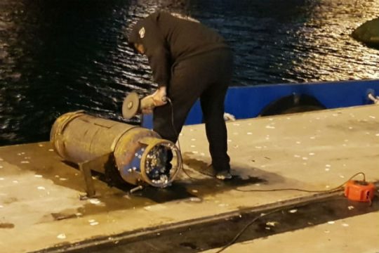 52 κιλά μαριχουάνας κρυμμένα σε μπουκάλα υγραερίου σε ύφαλα πλοίου
