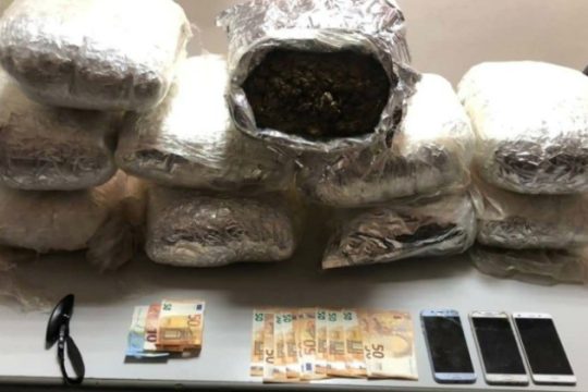 Χανιά: Δύο συλλήψεις με πάνω από 20 κιλά κάνναβη
