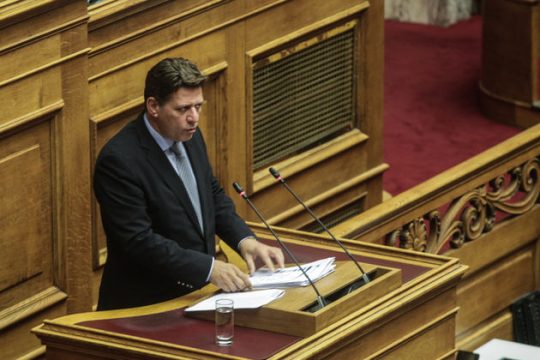 «Γαλάζια» χάδια στη Χρυσή Αυγή