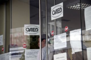 Στο 19% η ανεργία τον Ιούλιο, στα 3,84 εκατ. οι απασχολούμενοι