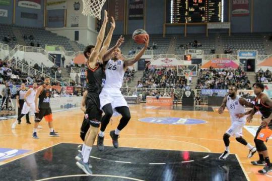 Νίκες «δικεφάλων», αήττητο το Περιστέρι
