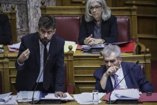 «Να ρίξουν οι ‘‘κύκλοι’’το προσωπείο τους»
