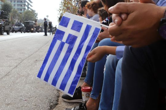 Παρέλαση ένστολων ακροδεξιών μαζί με μαθητές;