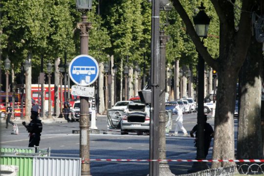 Δύο σοβαρά τραυματίες από πυροβολισμούς στο Παρίσι