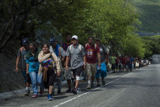 Εκατοντάδες στρατιώτες στα σύνορα με το Μεξικό στέλνει ο Τραμπ