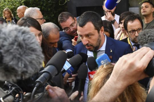 Βεντέτα Σαλβίνι με τον δήμαρχο – «προστάτη» των προσφύγων