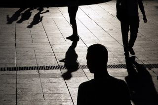 Ακατάλληλο. Απαραίτητη η γονική συναίνεση