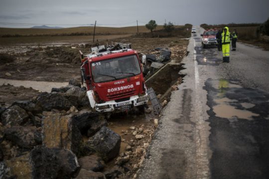 Σε κατάσταση έκτακτης ανάγκης η Μάλαγα μετά τη φονική κακοκαιρία