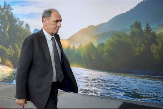 «Είναι απολύτως βιώσιμη η ΔΕΗ»