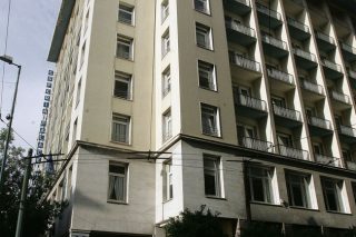 Εsperia Palace και Μέγαρο ΤΣΜΕΔΕ κάνουν… Μπιενάλε