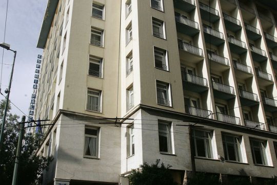 Εsperia Palace και Μέγαρο ΤΣΜΕΔΕ κάνουν… Μπιενάλε