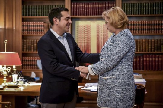 Εύσημα Κρέτσου στην ελληνική κυβέρνηση