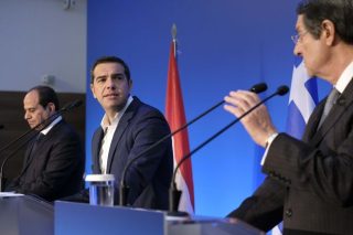 Κοινή γραμμή έναντι κάθε απειλής