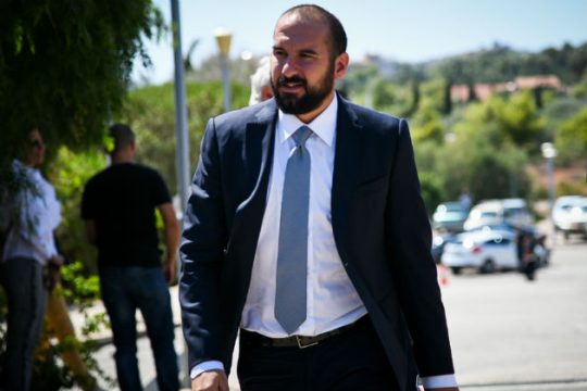 Δ. Τζανακόπουλος: Όποιος δυσφορεί να κατέβει από το τρένο