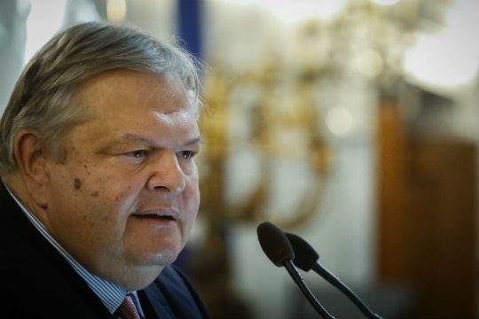 Επίθεση Βενιζέλου στον Κοτζιά για την αιγιαλίτιδα ζώνη