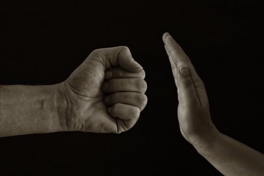 Καταγγέλουν τον ξυλοδαρμό 17χρονου ξενοδοχοϋπαλλήλου