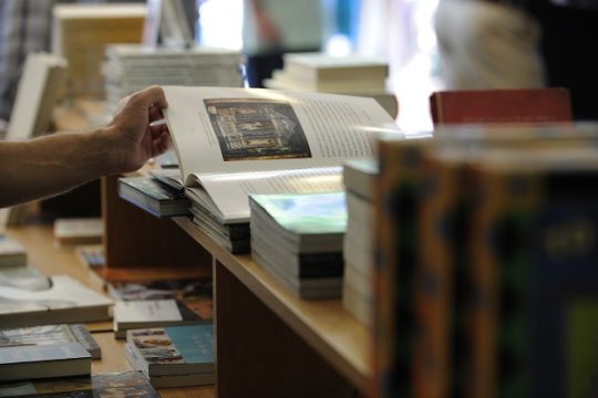 Έπεσαν οι υπογραφές για την ενιαία τιμή βιβλίου