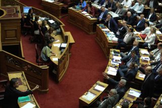 Ν.Δ. εναντίον ΣΥΡΙΖΑ… όπως αντιβενιζελικοί εναντίον Βενιζέλου