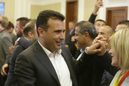Πιέσεις, «απειλές» και παρασκήνιο στην ΠΓΔΜ