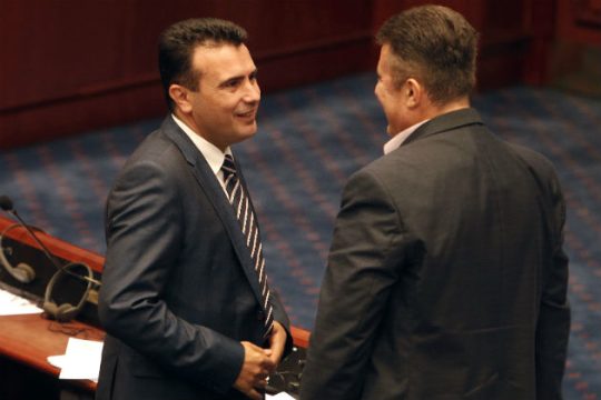 «Δίχτυα» στους βουλευτές της αντιπολίτευσης ρίχνει ο Ζάεφ