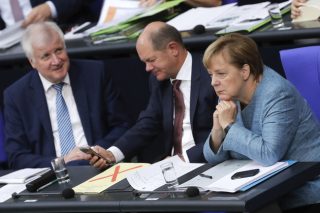 Οι παραιτήσεις φέρνουν εσωστρέφεια στο Βερολίνο