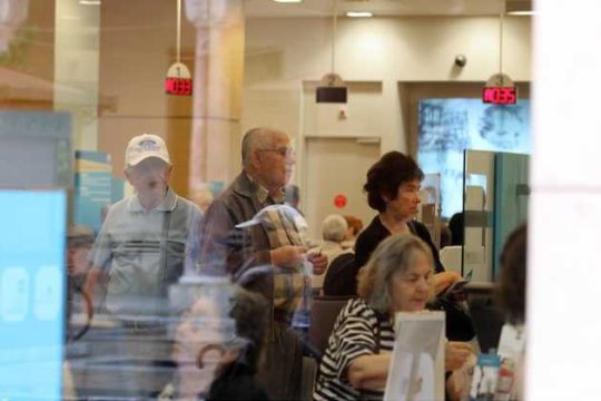 Αυξήσεις σε 620.000 συνταξιούχους