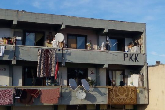 Οι ορφανοί καταυλισμοί των Κούρδων στο Λαύριο