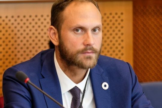 Ενας ελέφαντας στο δωμάτιο της Ευρώπης!