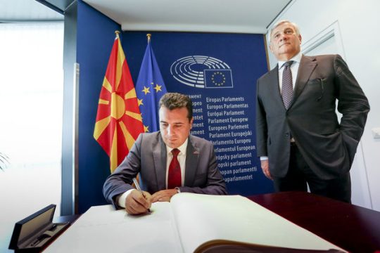 Τα «ψιλά γράμματα» των τροπολογιών