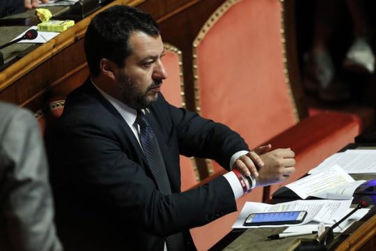 «Όχι» της Λέγκας στα δωρεάν προφυλακτικά σε πρόσφυγες και νέους