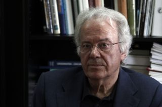 Μια παραίτηση με πολλές αιχμές