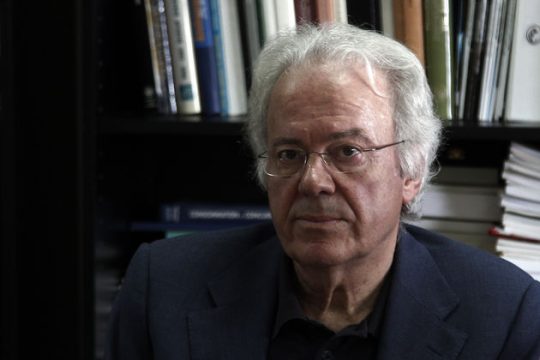 Μια παραίτηση με πολλές αιχμές