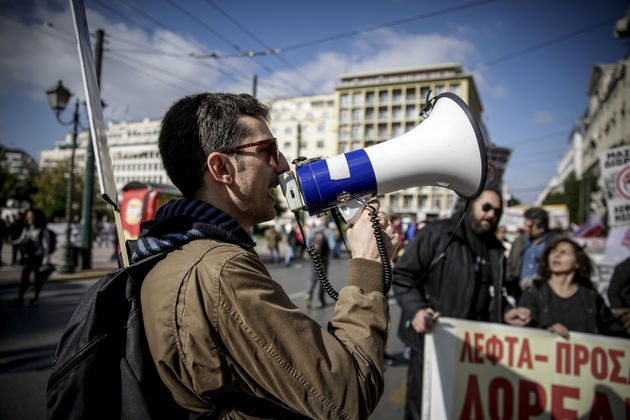 «Σκίστε τα μνημόνια που λέγατε χθες»