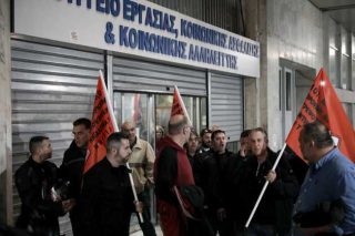 Συμβολική κατάληψη στο υπουργείο Εργασίας