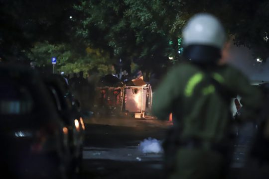 Εξι μήνες με αναστολή σε ΜΑΤατζή που χτύπησε ανήλικο διαδηλωτή